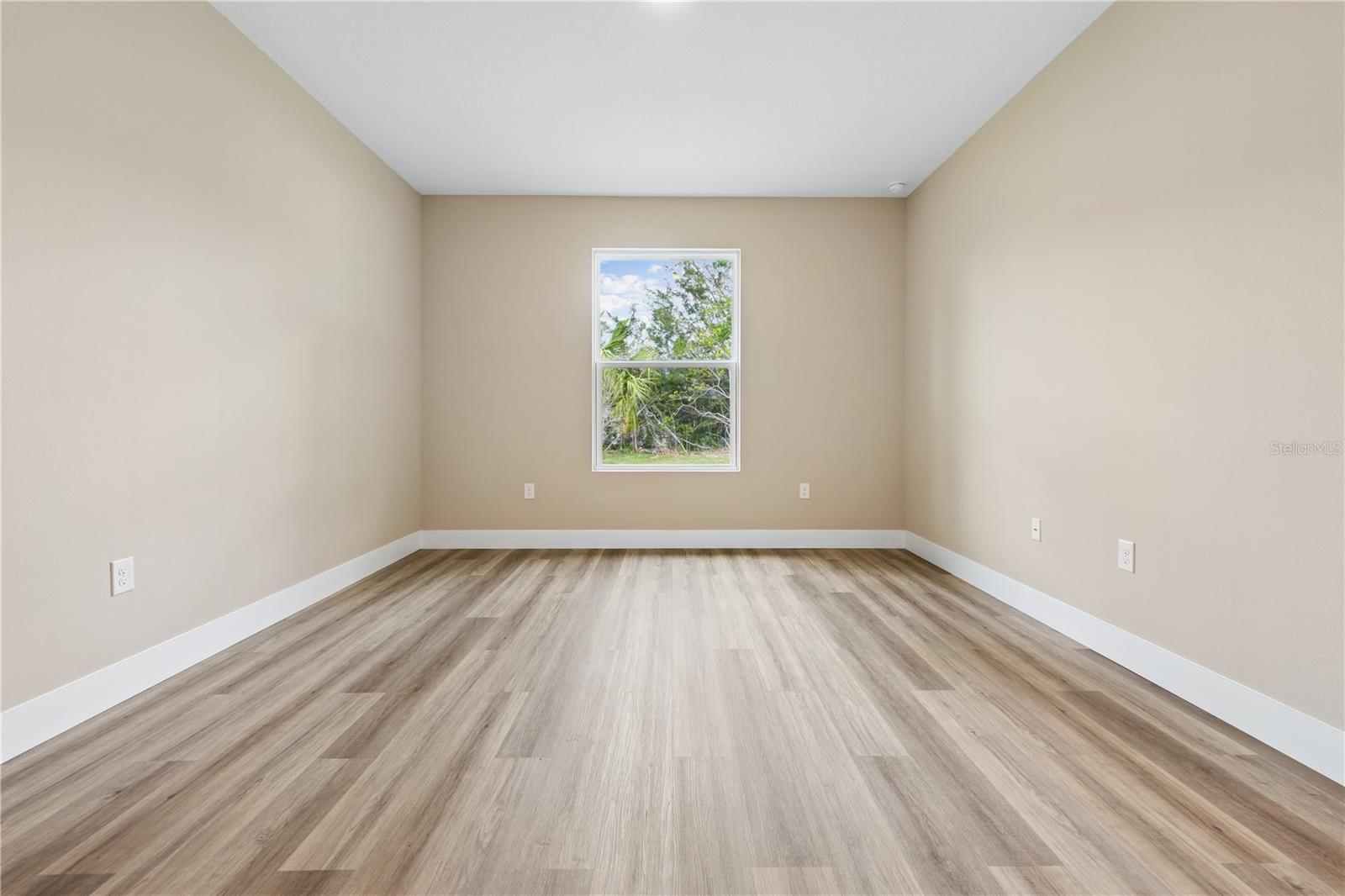 21 Postman Ln Property Photo 6
