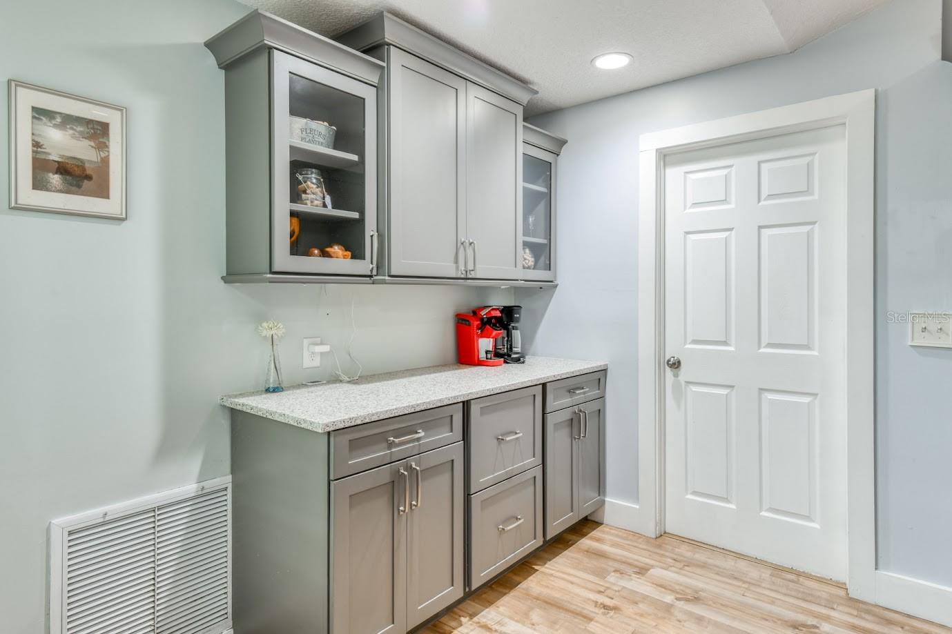 5398 Soundview Ave Property Photo 10