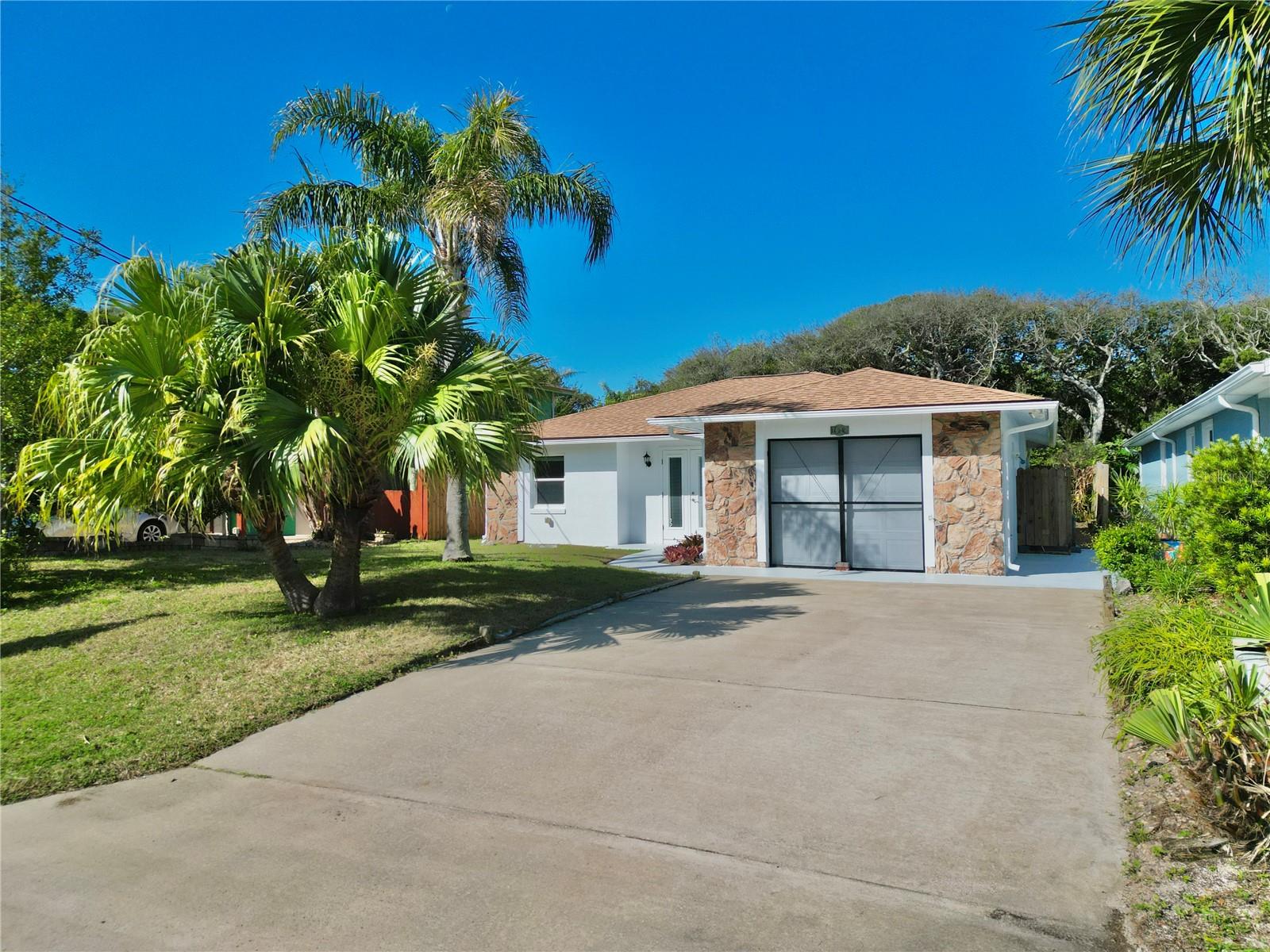 1624 S Daytona Ave Property Photo 1