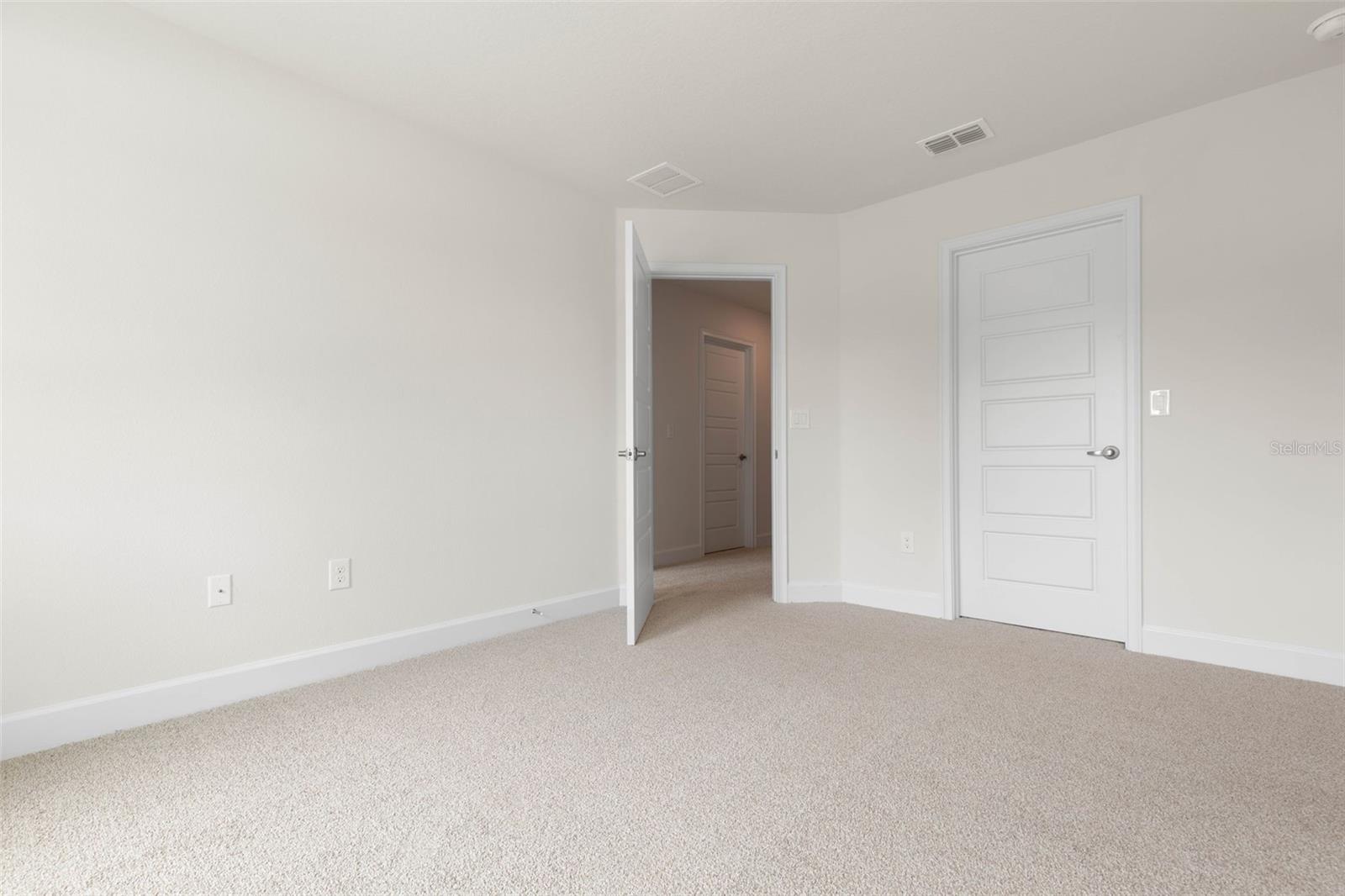 19 Regina Ln Property Photo 32