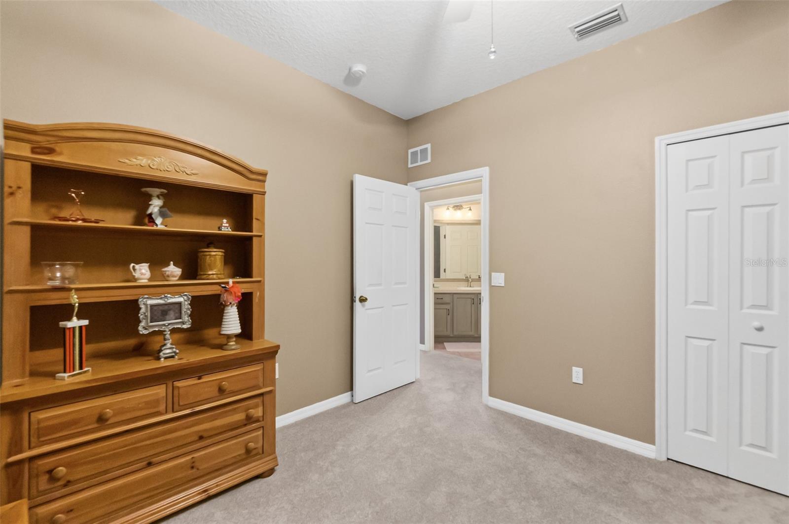 6 Evansville Ln Property Photo 19