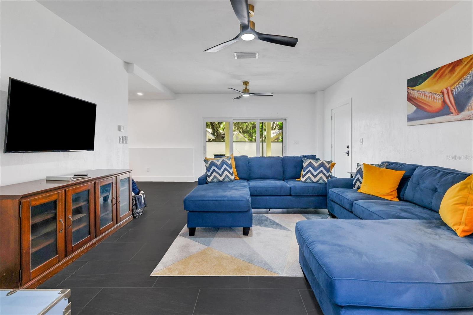 39 E Park Ave Property Photo 4