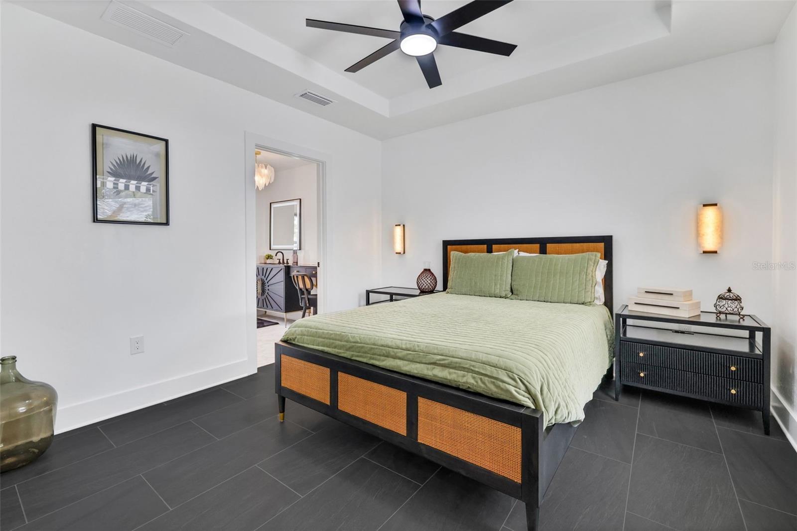 39 E Park Ave Property Photo 9