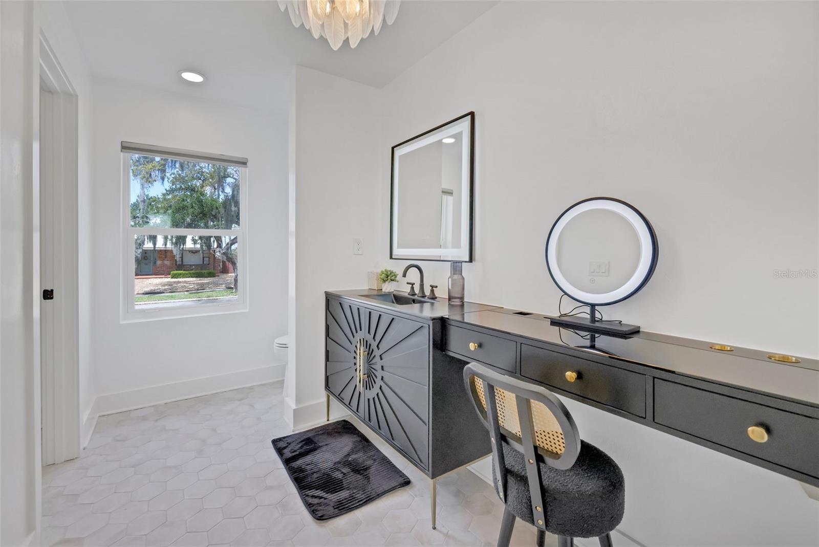 39 E Park Ave Property Photo 12
