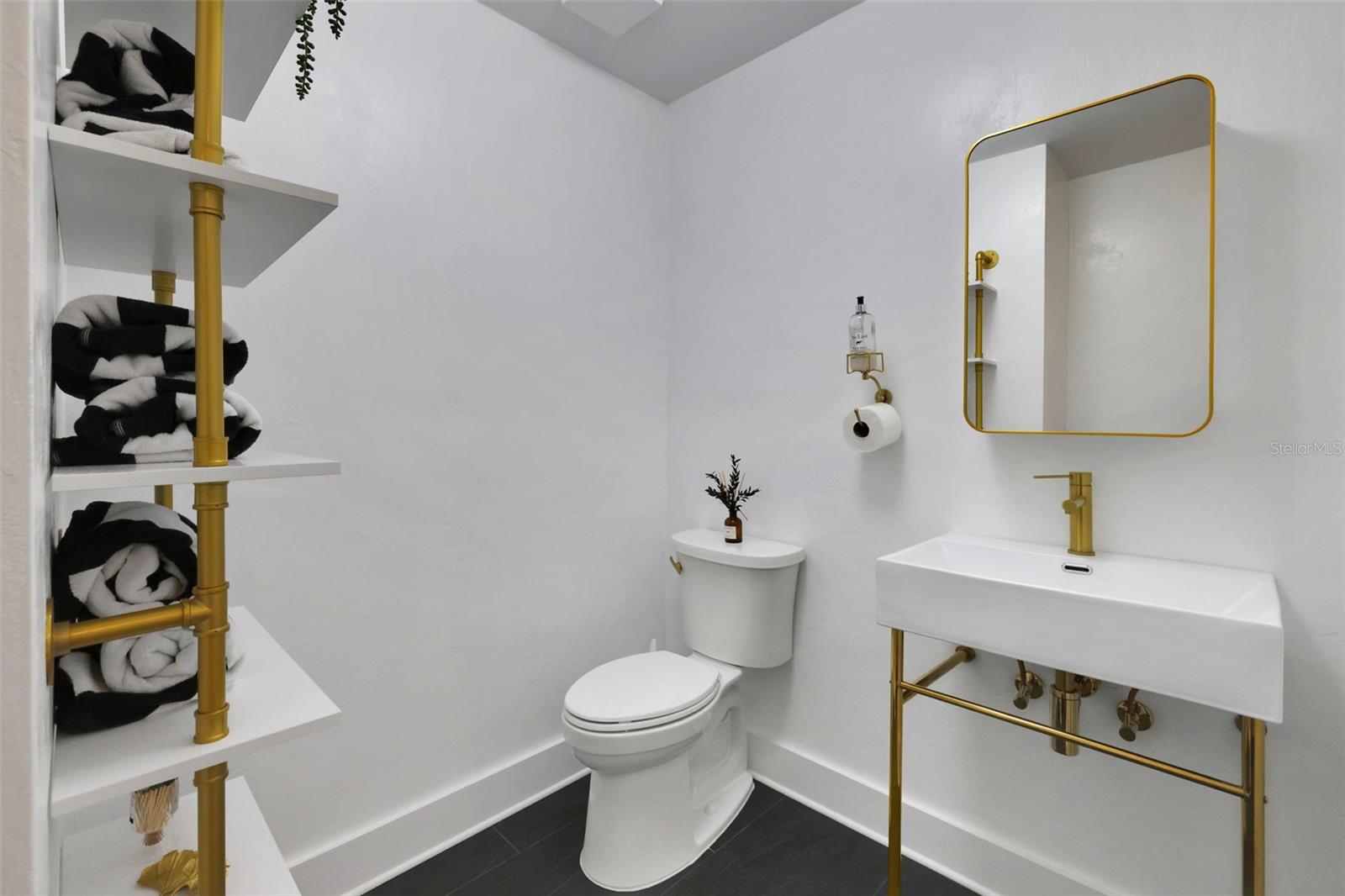 39 E Park Ave Property Photo 16
