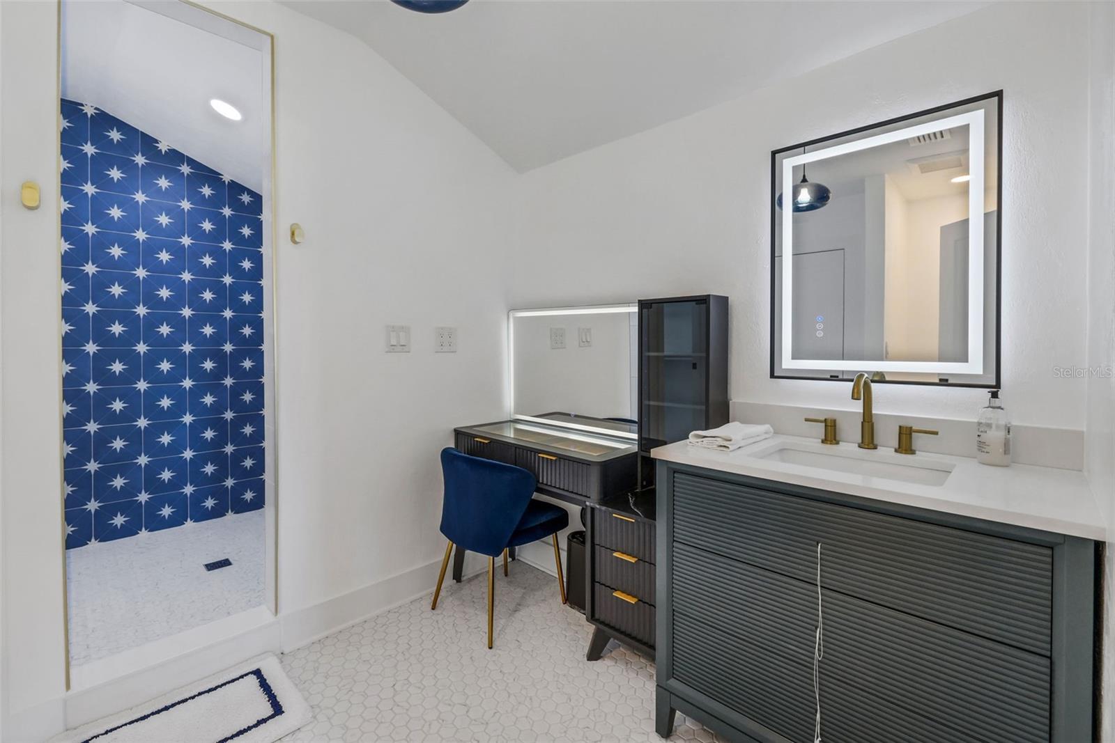 39 E Park Ave Property Photo 39
