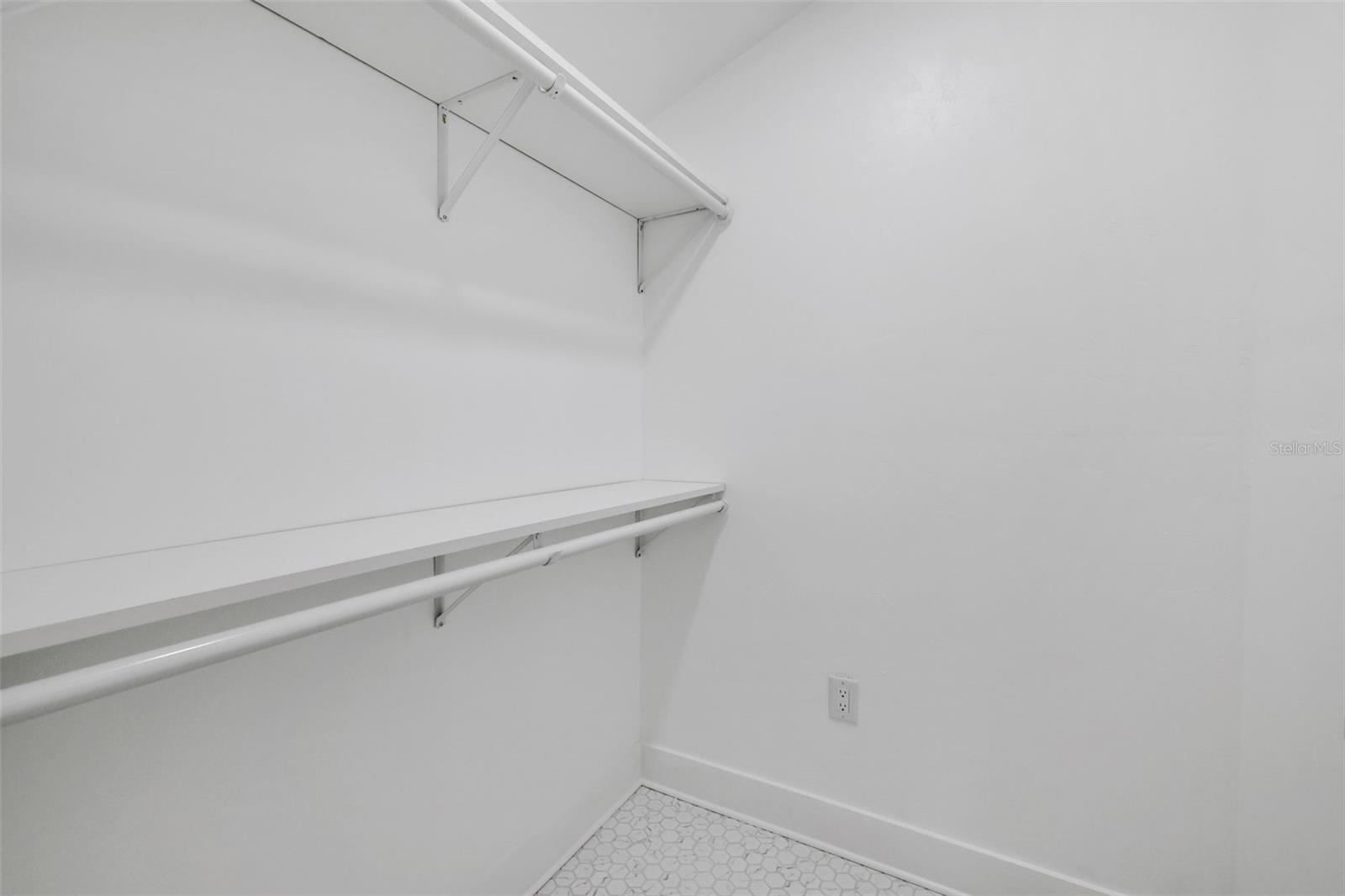 39 E Park Ave Property Photo 41