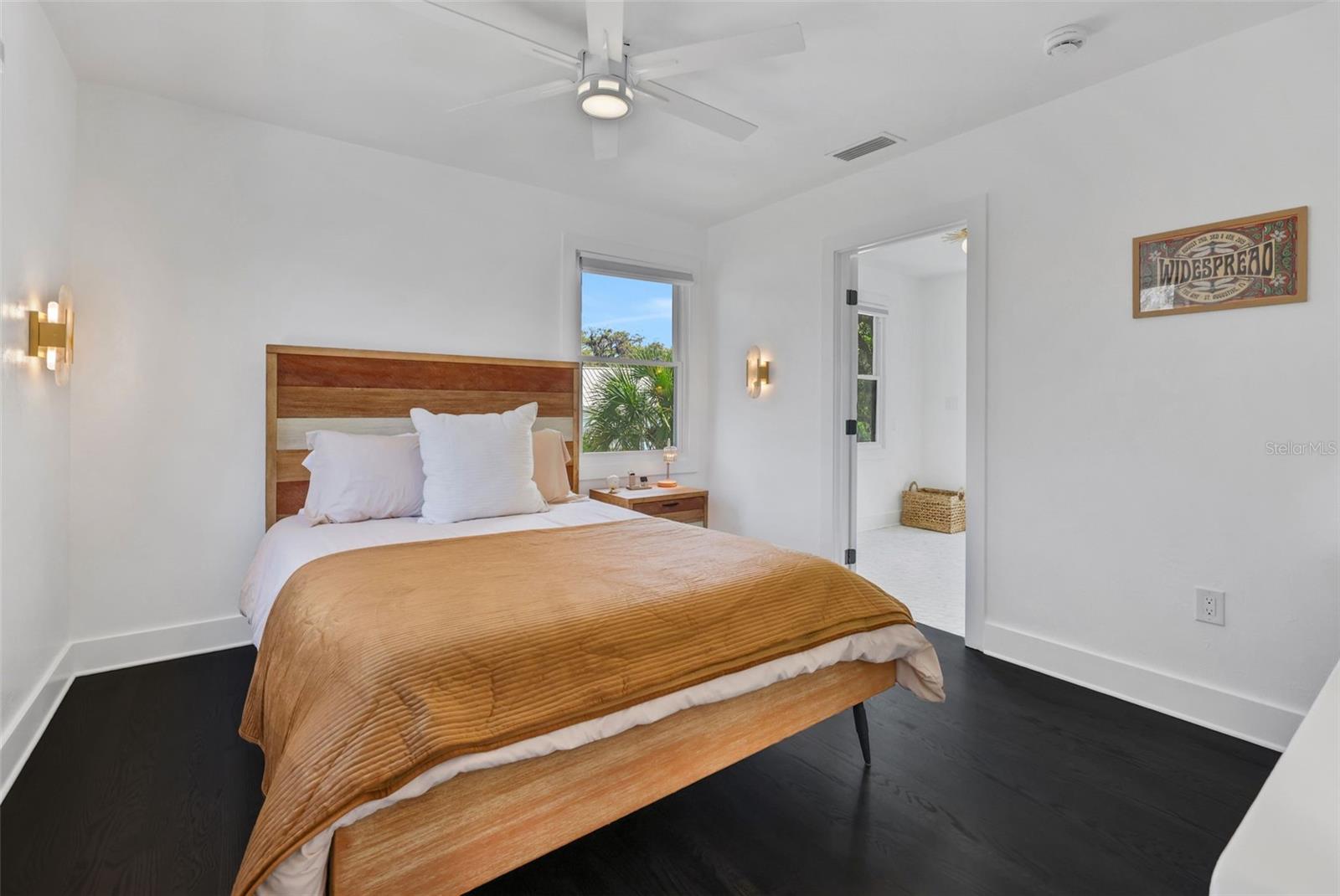 39 E Park Ave Property Photo 42