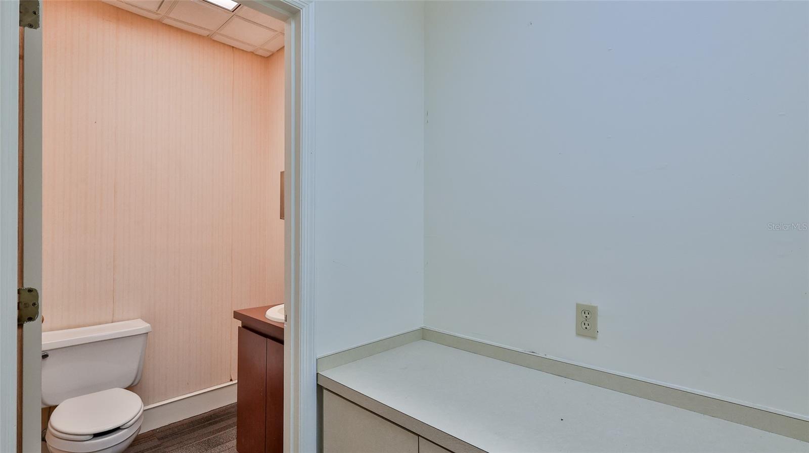 4 Old Kings Rd N #2a Property Photo 29