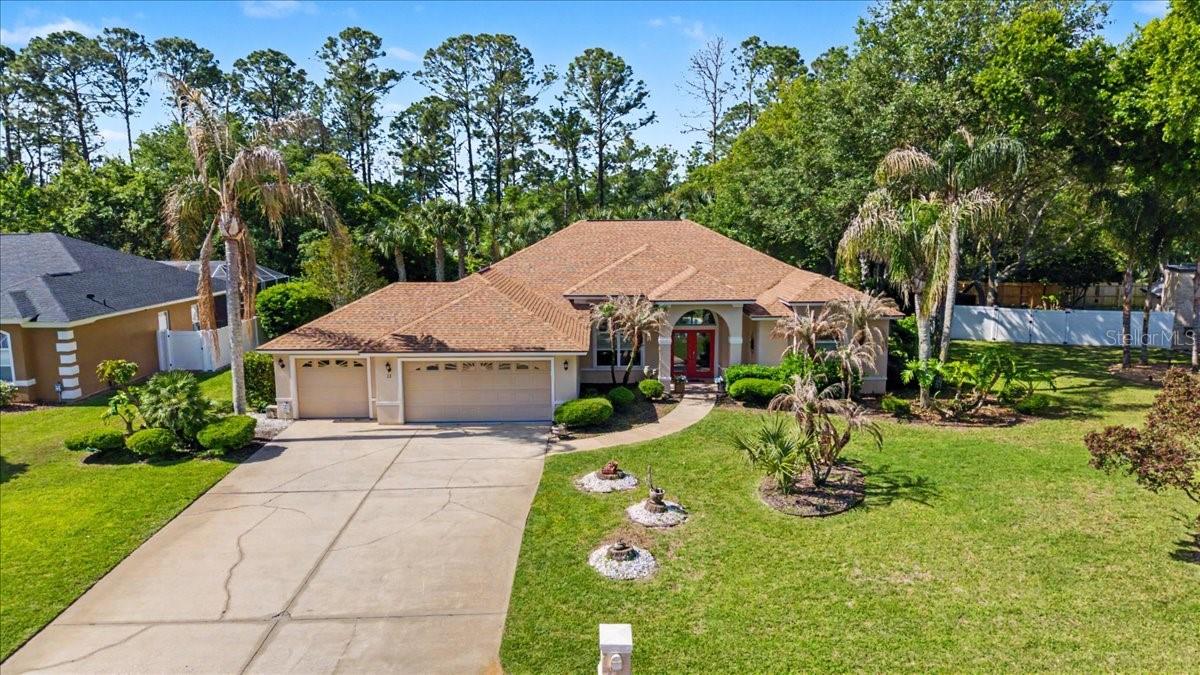 11 CRESCENT LAKE WAY