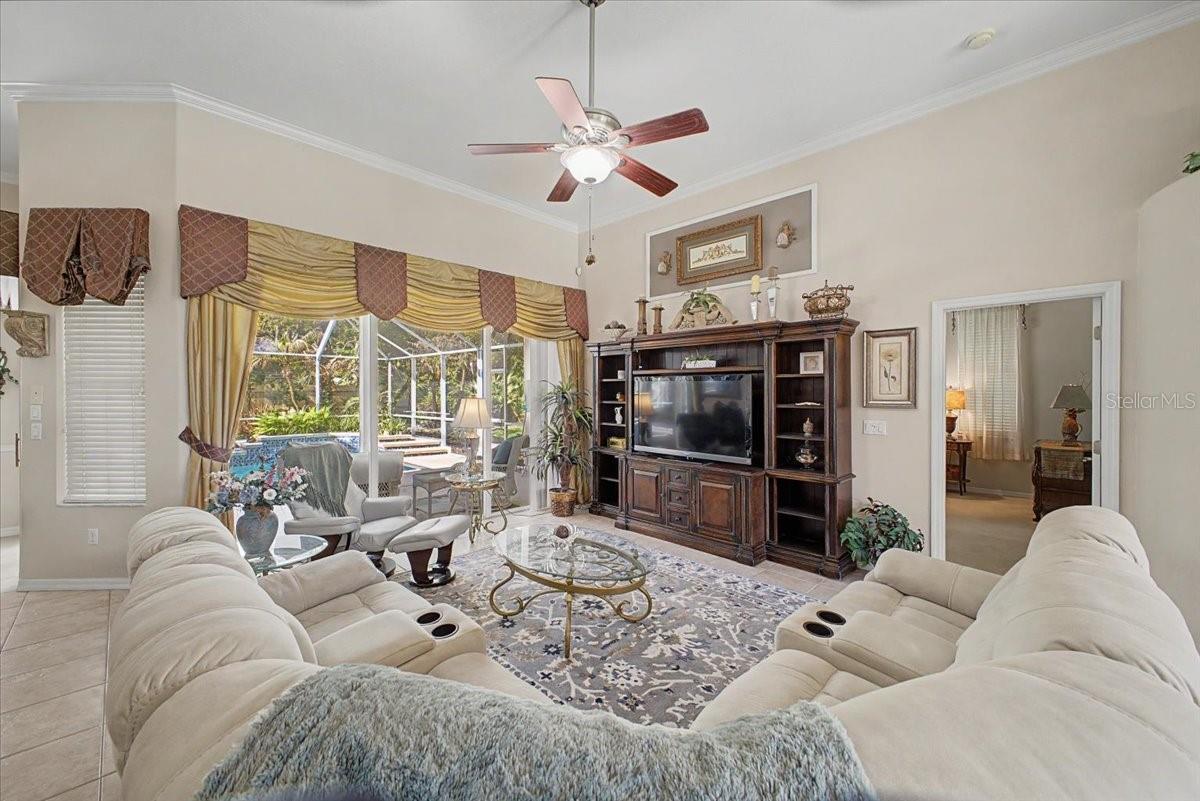 11 Crescent Lake Way Property Photo 15