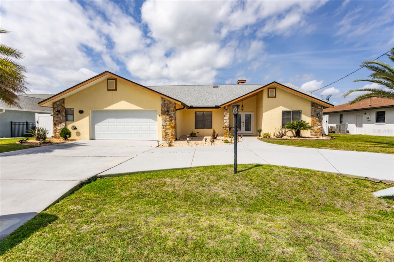 18 Classic Ct S Property Photo 1