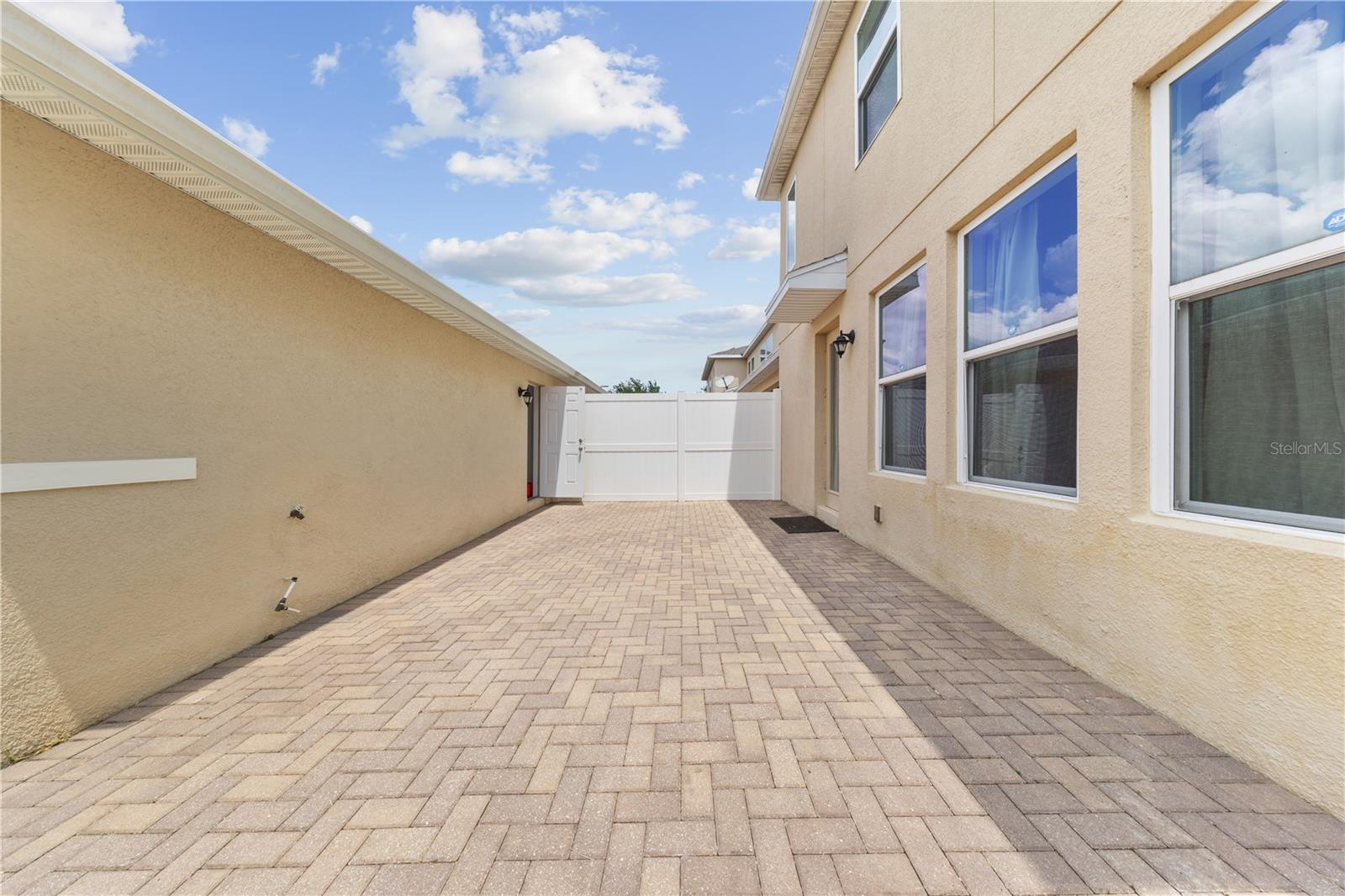 8012 Bluejack Oak Dr Property Photo 17