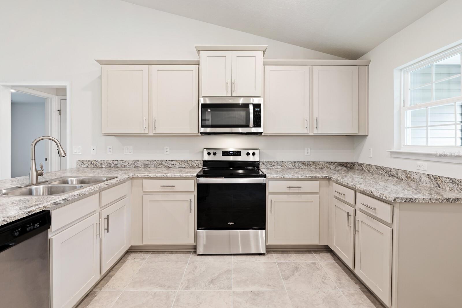 9 Lamar Ln Property Photo 2