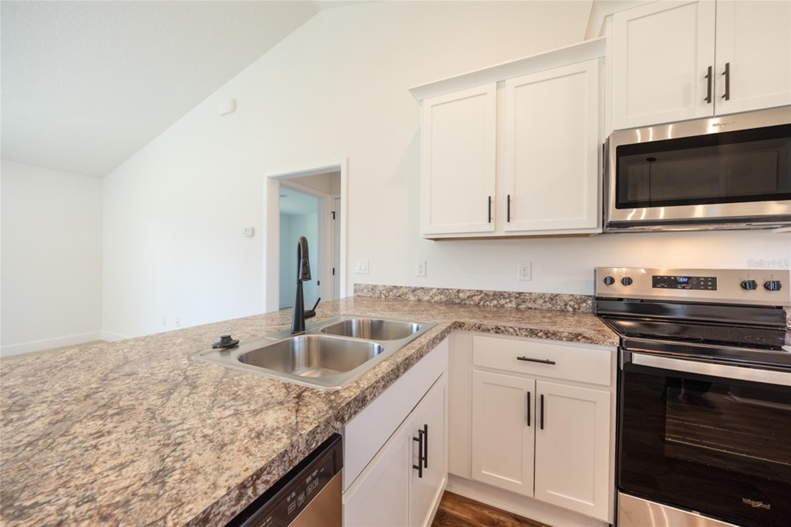9 Lamar Ln Property Photo 2