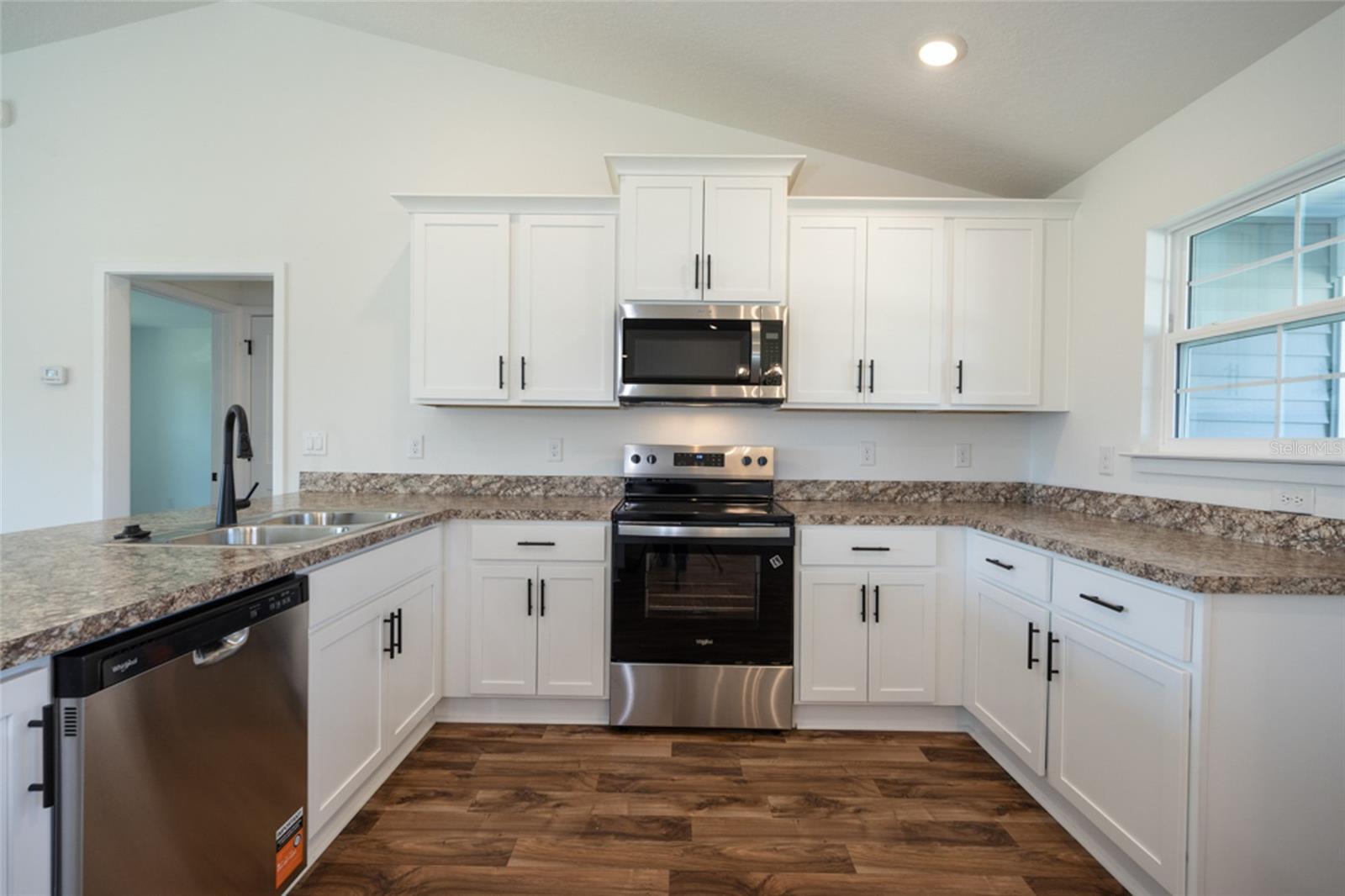 9 Lamar Ln Property Photo 3
