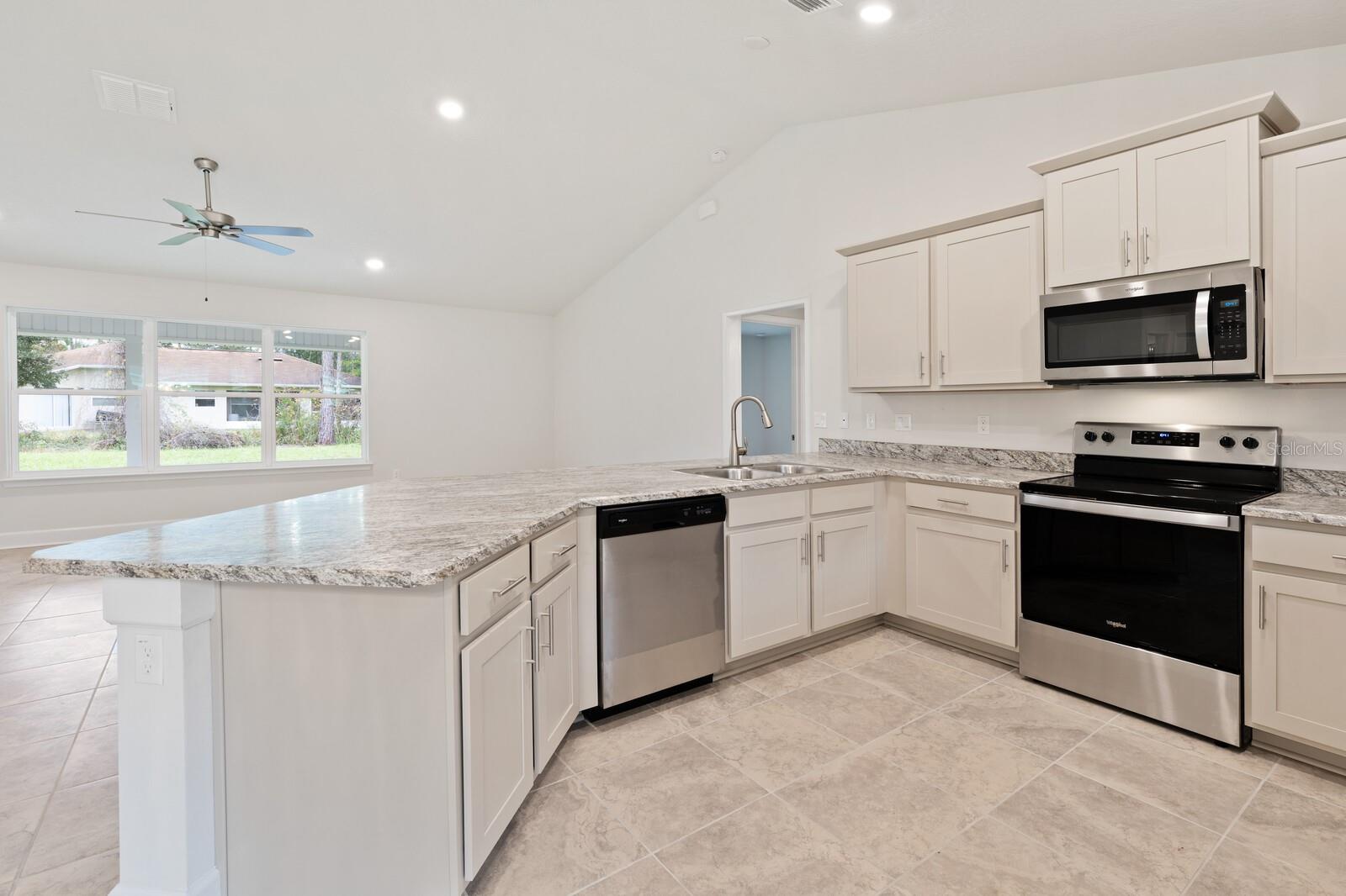 9 Lamar Ln Property Photo 4