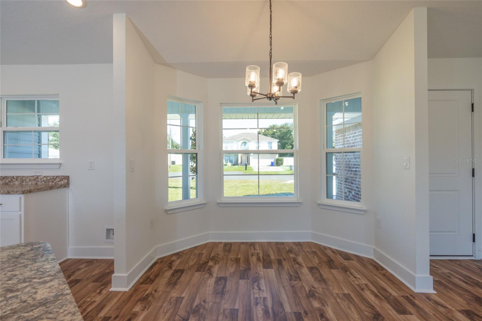 9 Lamar Ln Property Photo 5