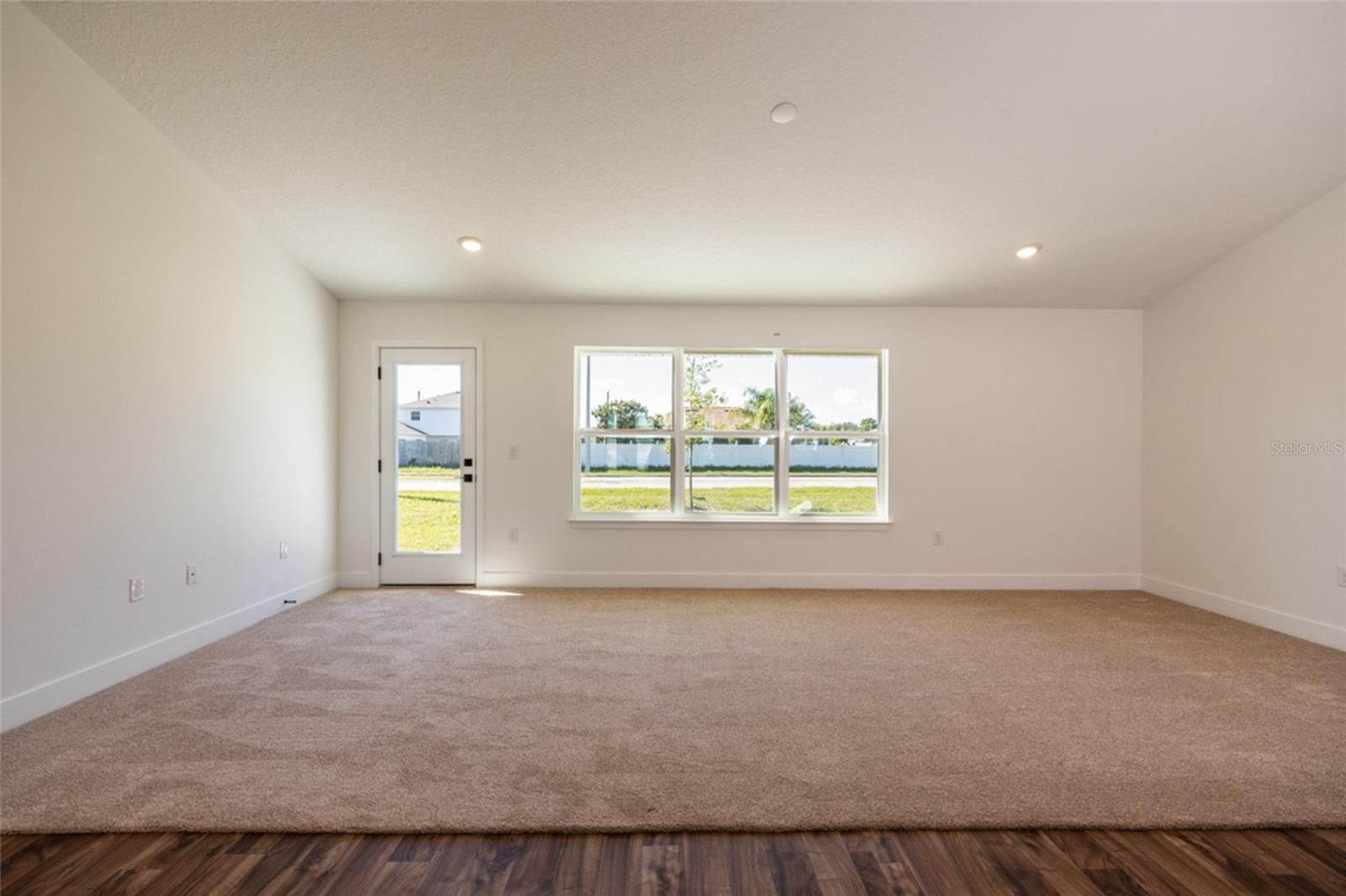 9 Lamar Ln Property Photo 6