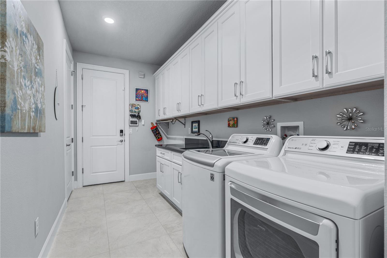520 Wingspan Dr Property Photo 44