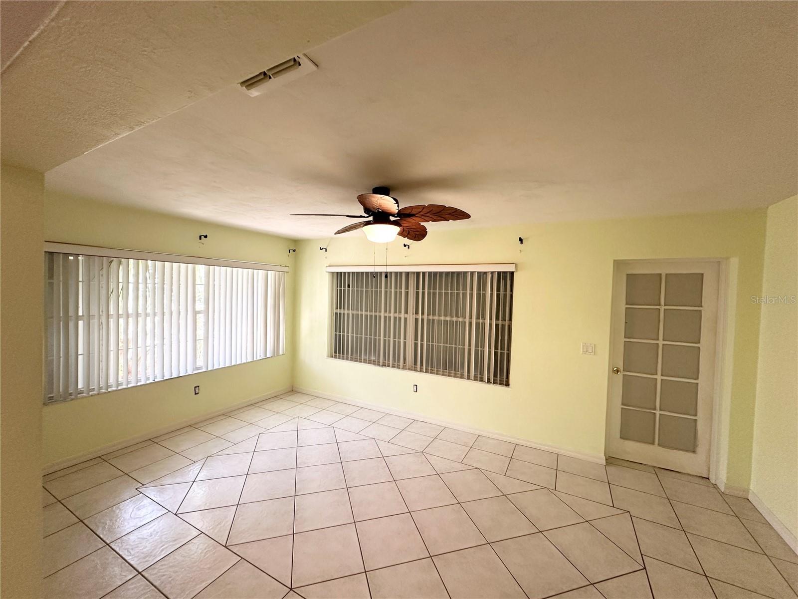 26 Woodbury Dr Property Photo 23