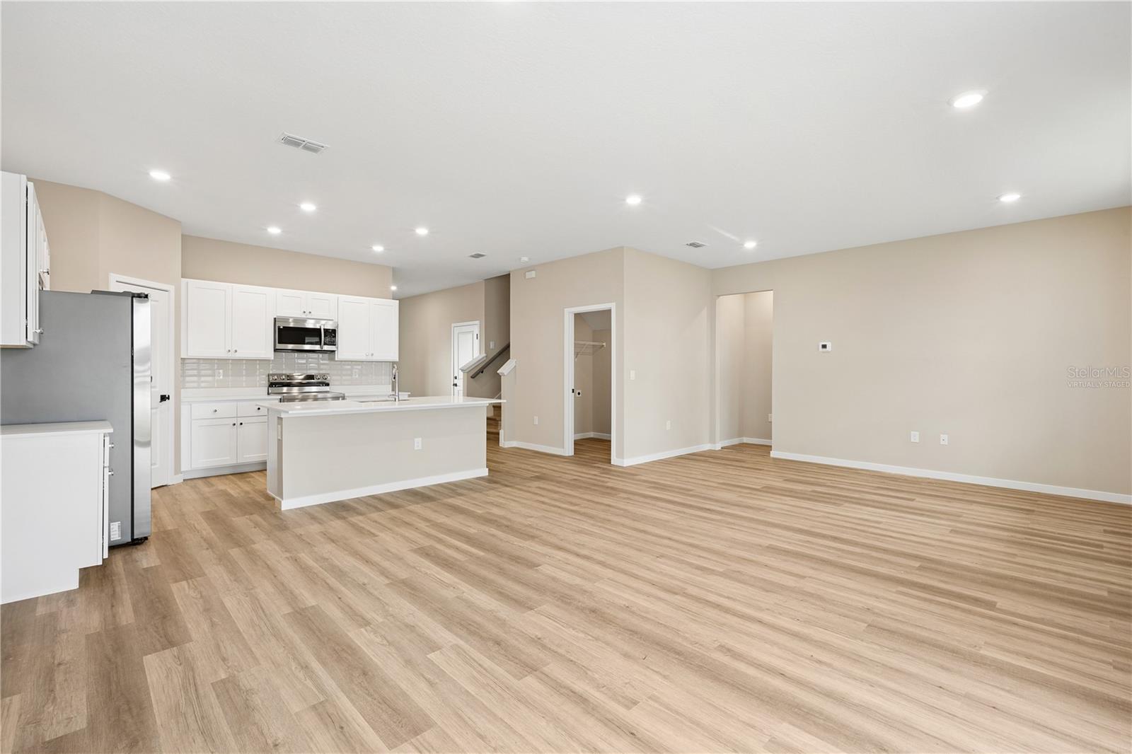 90 Springwood Dr Property Photo 4