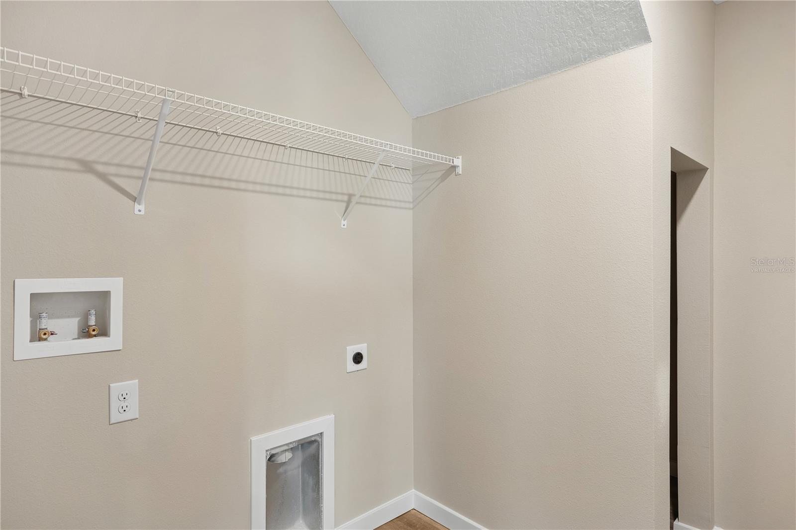 90 Springwood Dr Property Photo 7