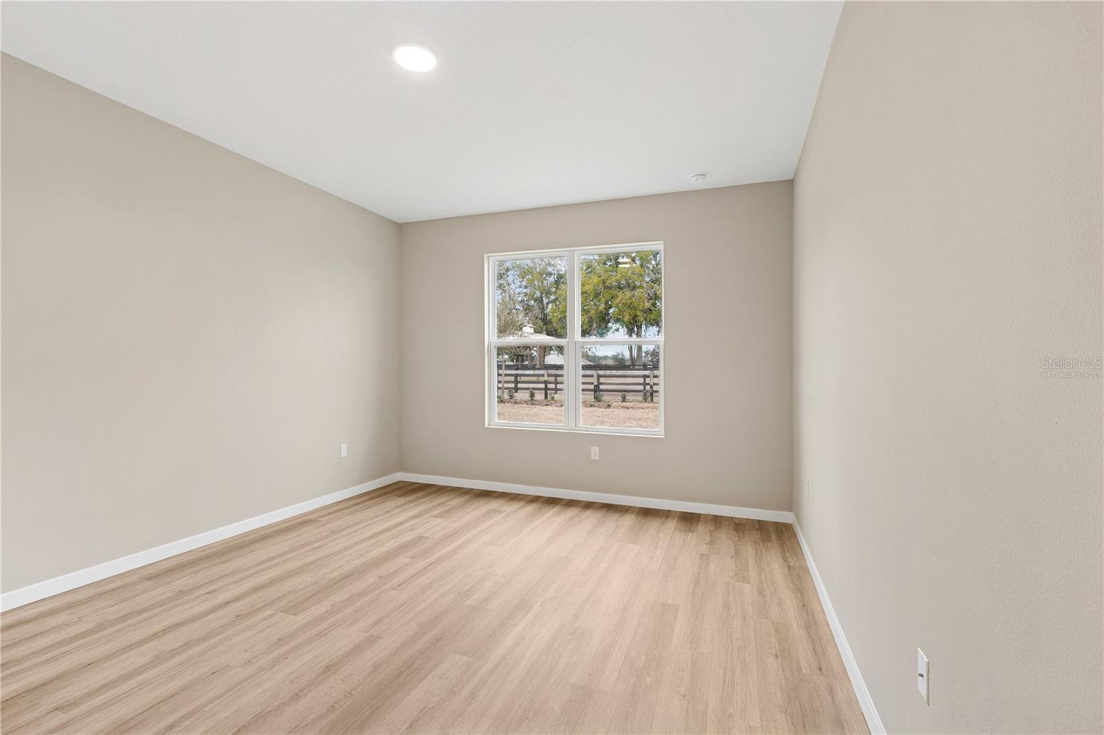 90 Springwood Dr Property Photo 12