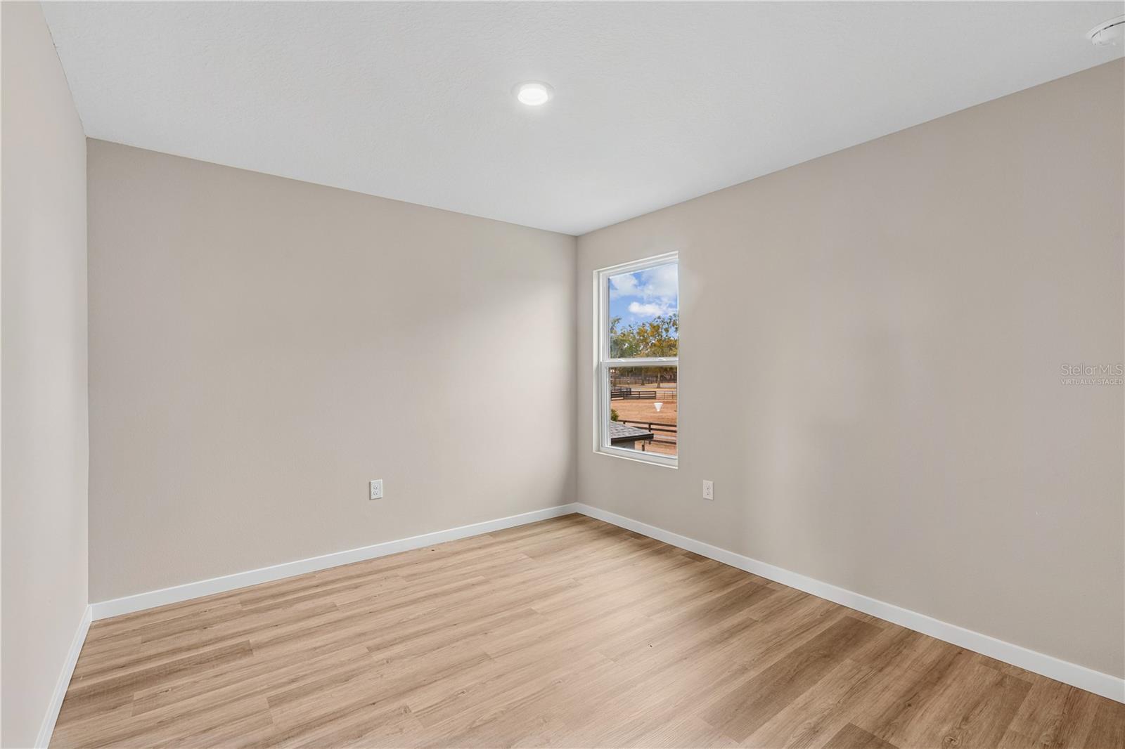 90 Springwood Dr Property Photo 14