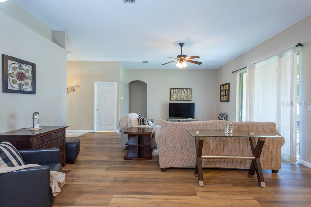 35 Foxhall Ln Property Photo 5