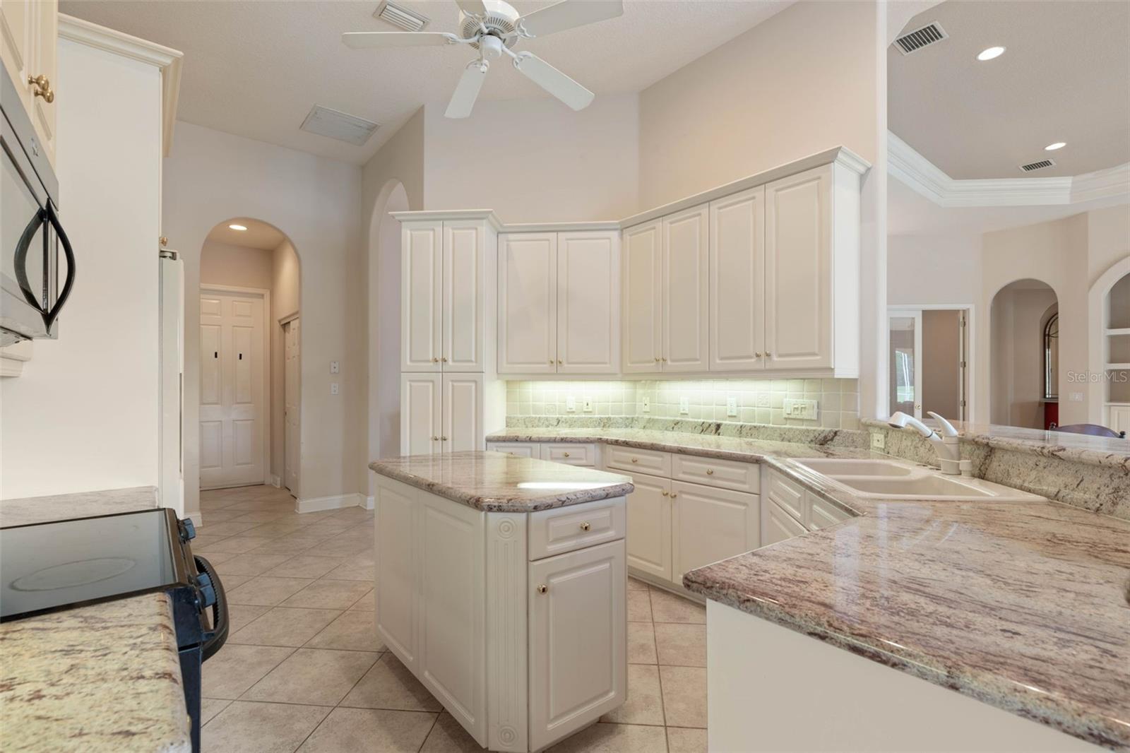 1023 Hampstead Ln Property Photo 17