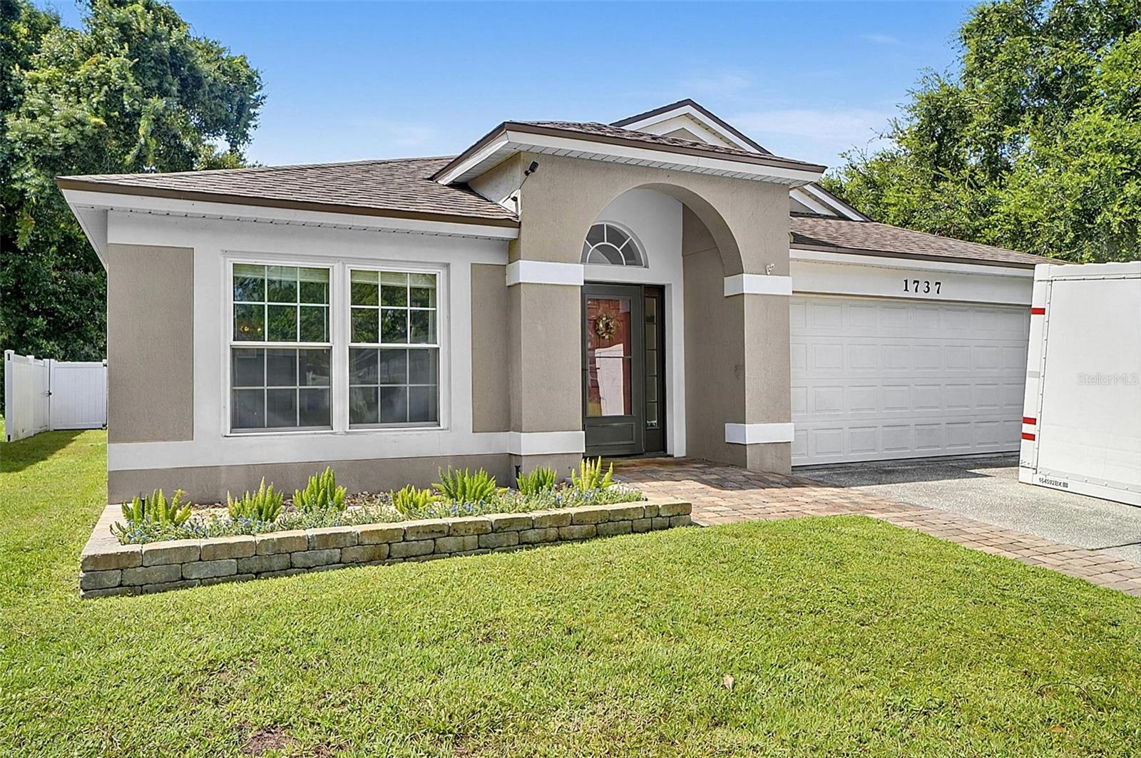 1737 Setting Sun Loop Property Photo 3