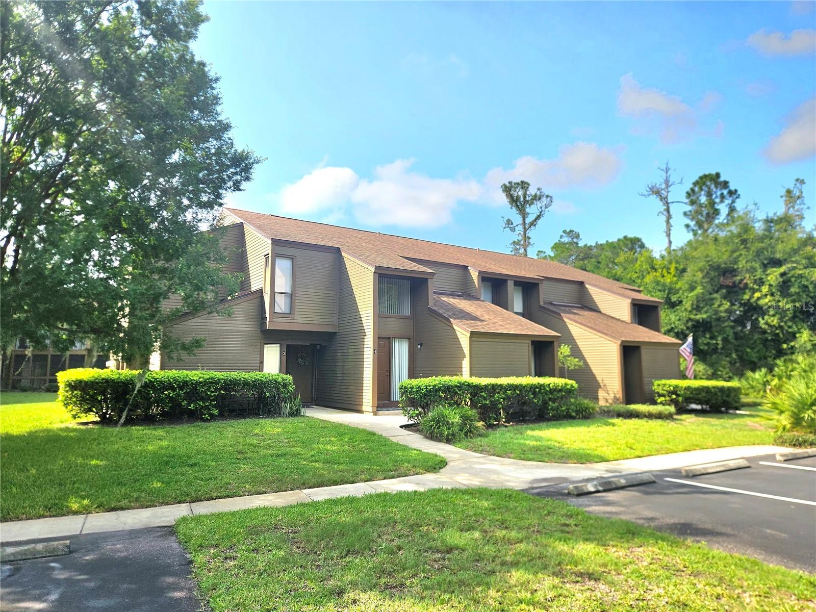 4 SHERBURY CT #4 Property Photo 1