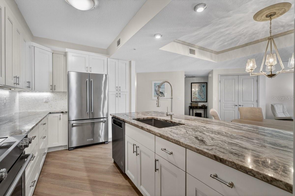 200 Ocean Crest Dr #713 Property Photo 14