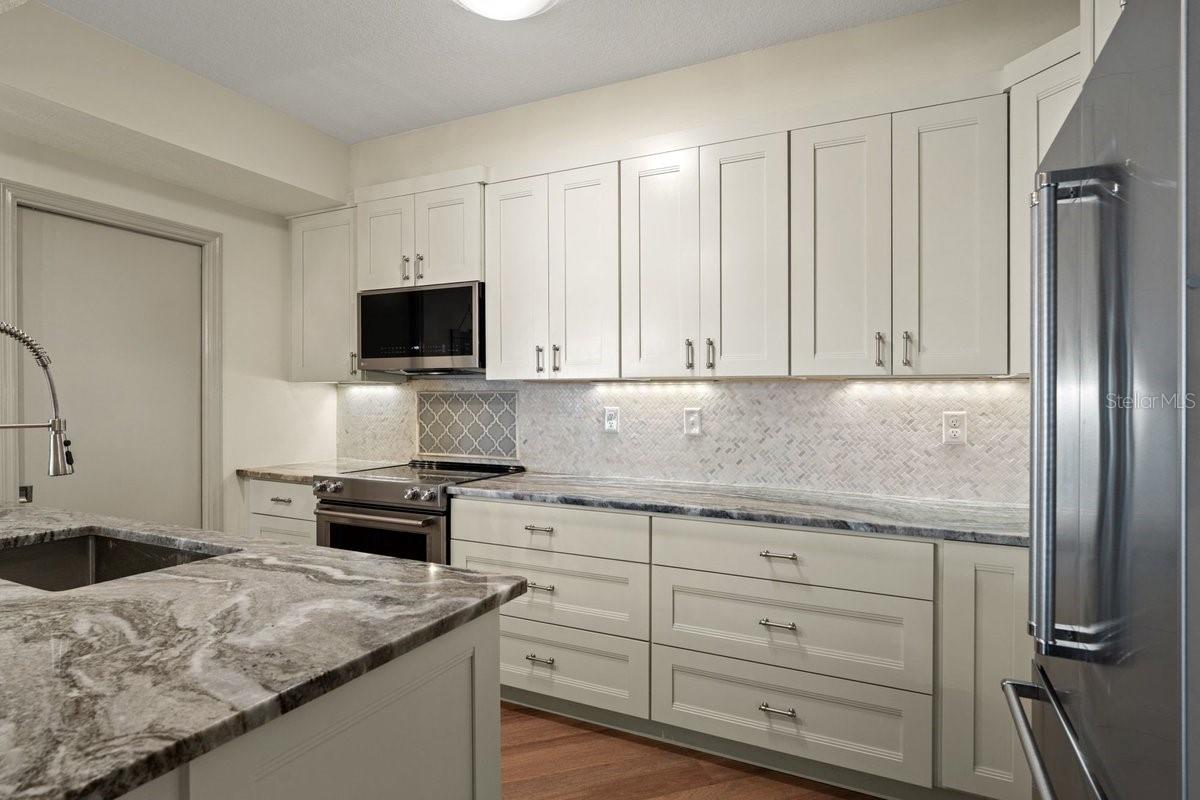 200 Ocean Crest Dr #713 Property Photo 18