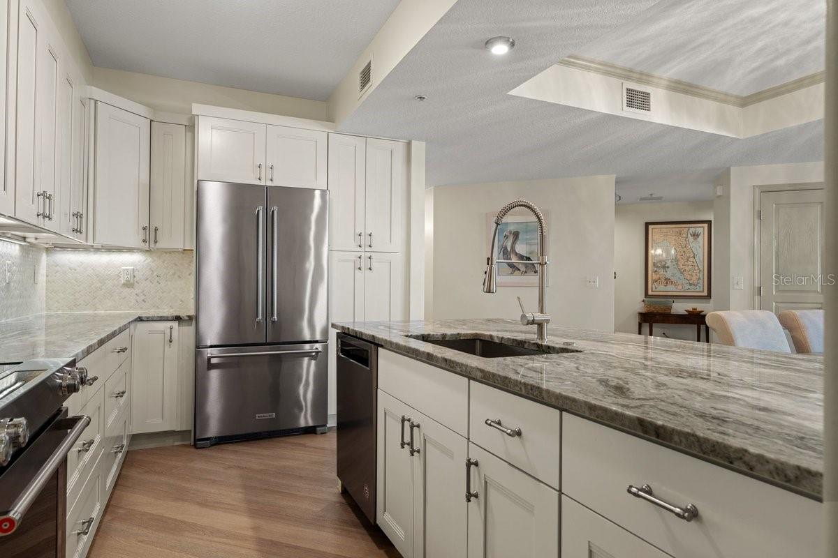 200 Ocean Crest Dr #713 Property Photo 19
