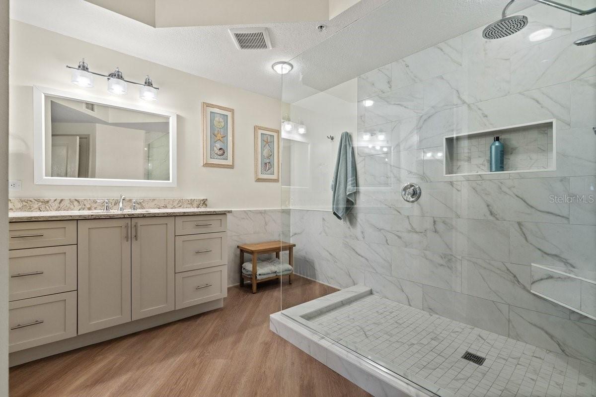 200 Ocean Crest Dr #713 Property Photo 23