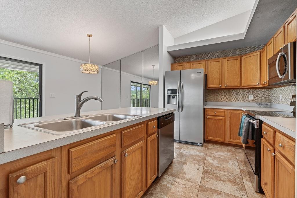 18 Talavera Ct #18 Property Photo 3