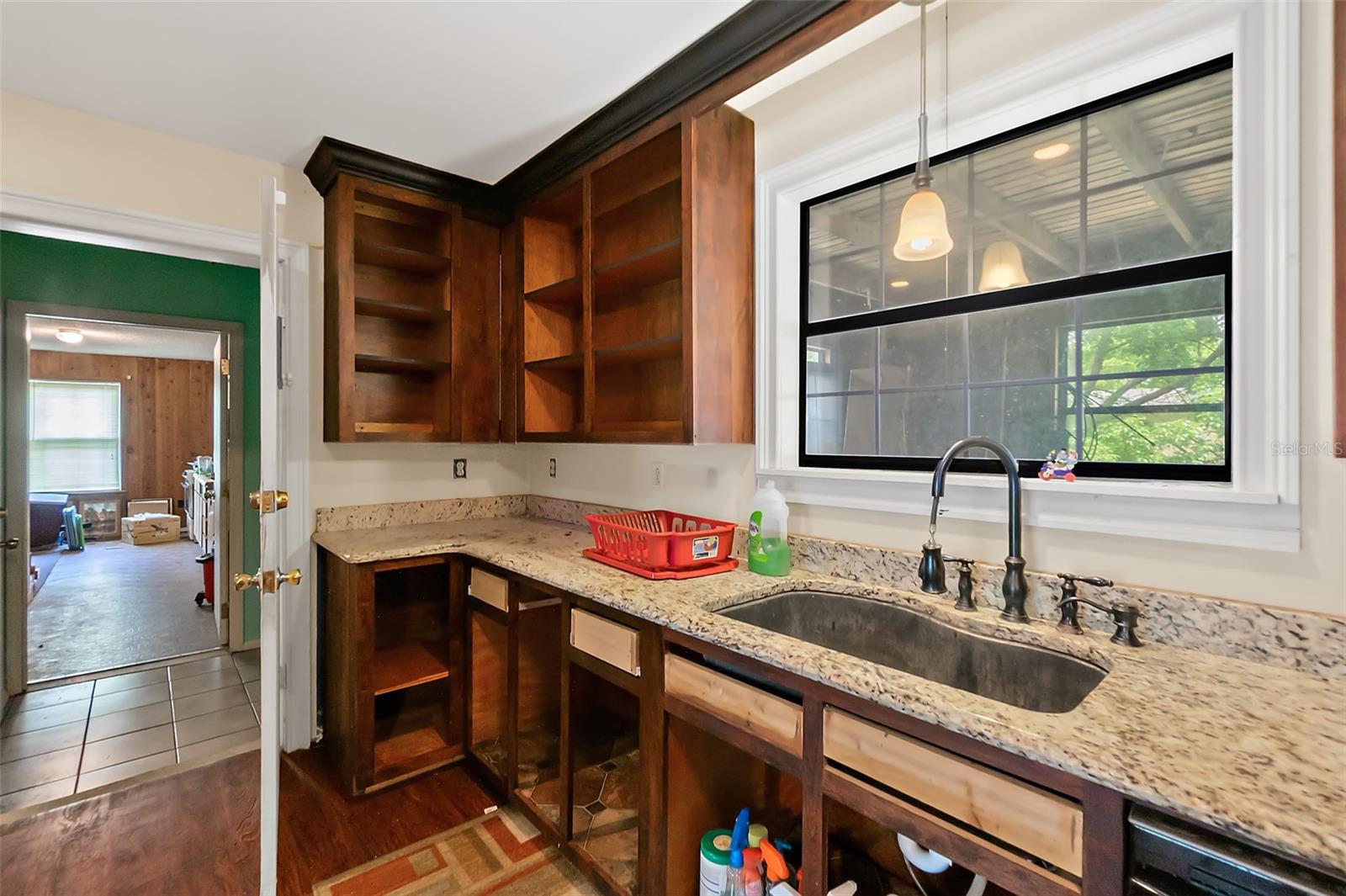 610 N Chapel St Property Photo 5