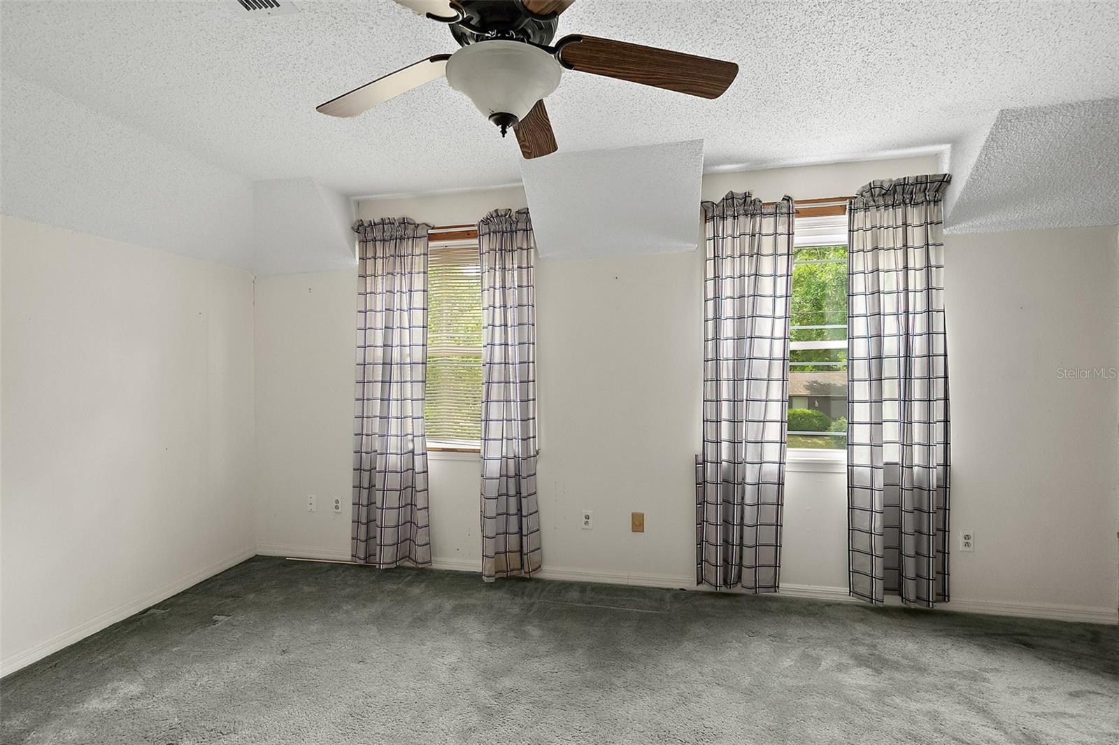 610 N Chapel St Property Photo 11