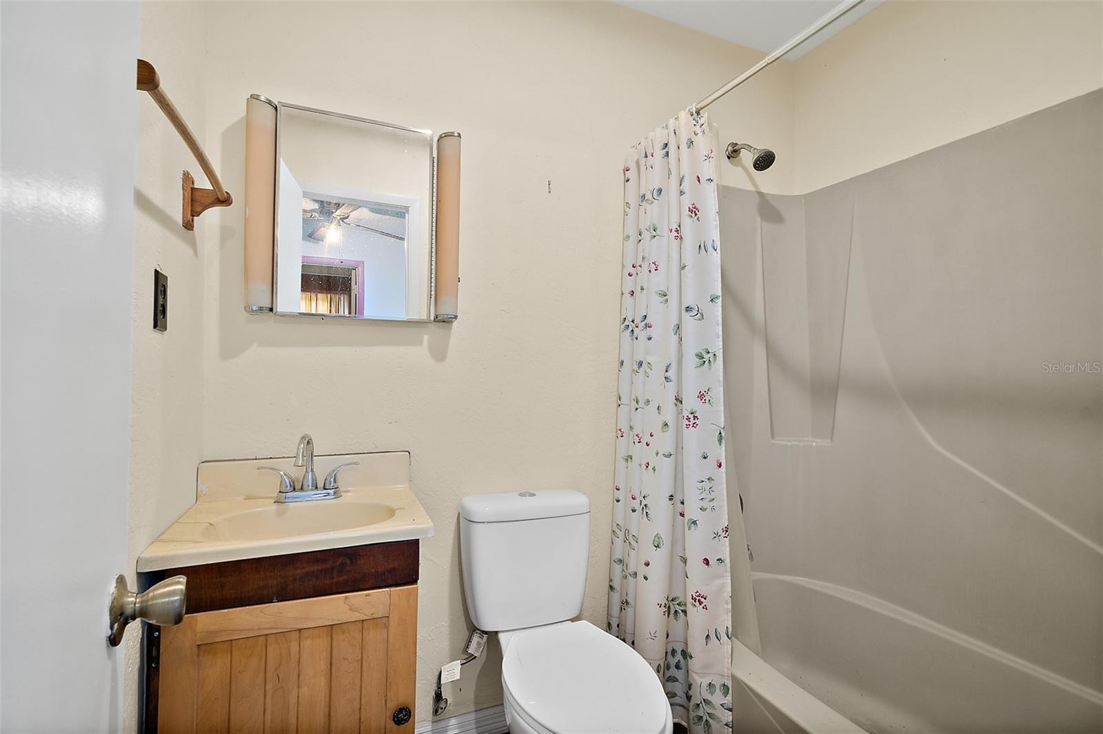 610 N Chapel St Property Photo 27