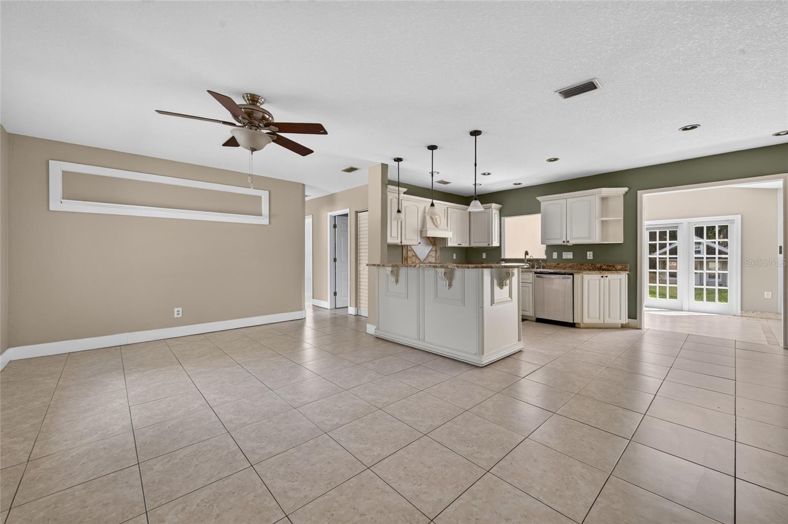 1145 George Anderson St Property Photo 5