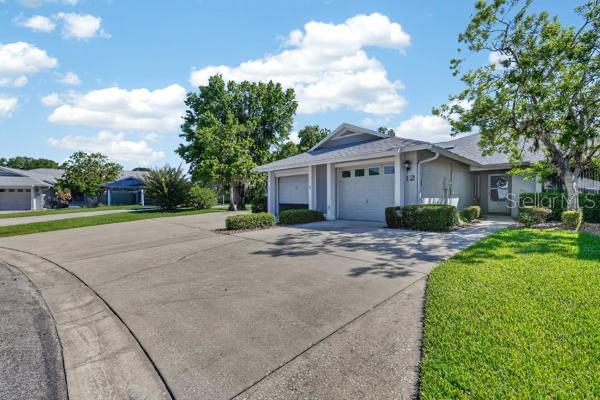 12 Lake Forest Cir N Property Photo 3