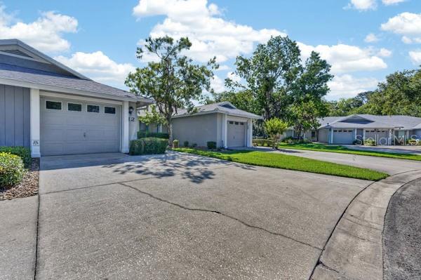 12 Lake Forest Cir N Property Photo 4