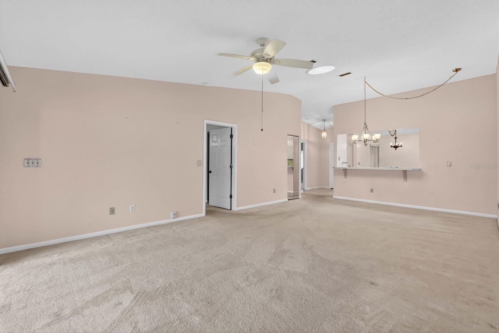 12 Lake Forest Cir N Property Photo 14
