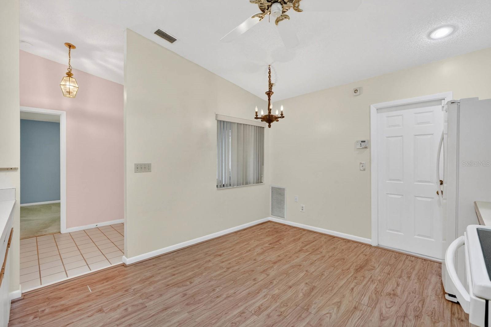 12 Lake Forest Cir N Property Photo 18