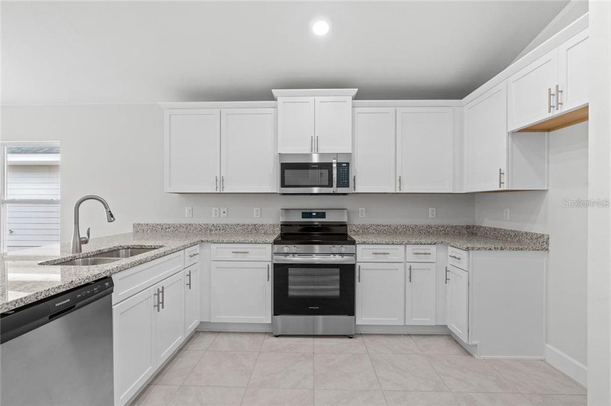 19 Sedgefield Path S Property Photo 3