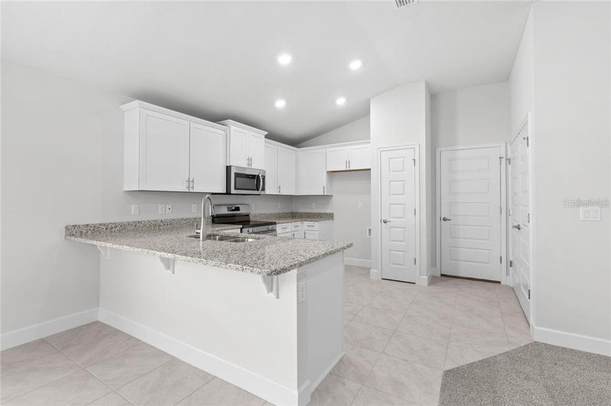 19 Sedgefield Path S Property Photo 5