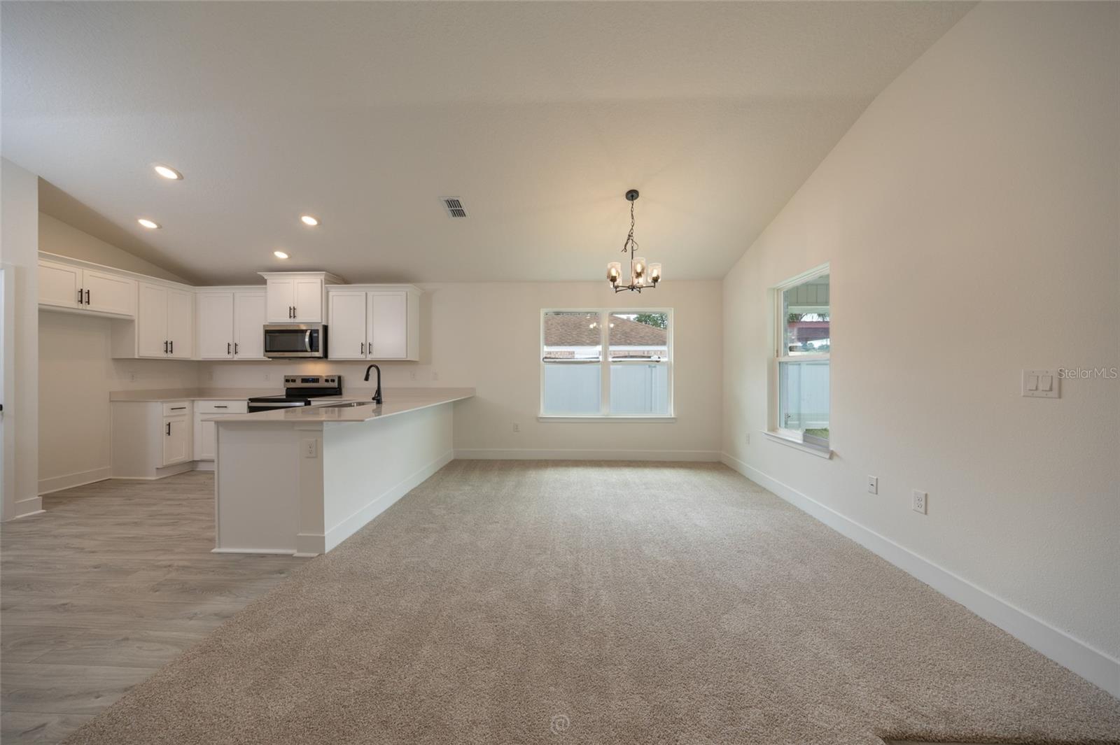 19 Sedgefield Path S Property Photo 7