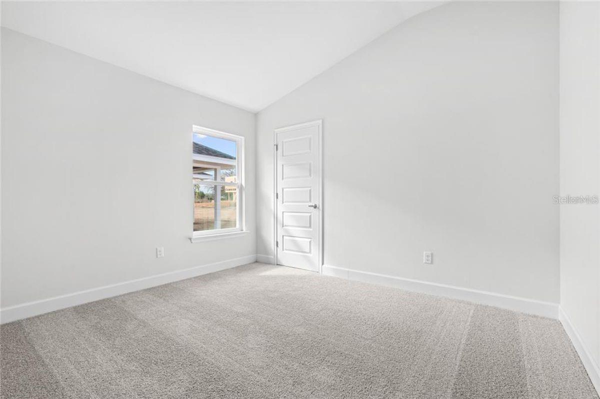 19 Sedgefield Path S Property Photo 8